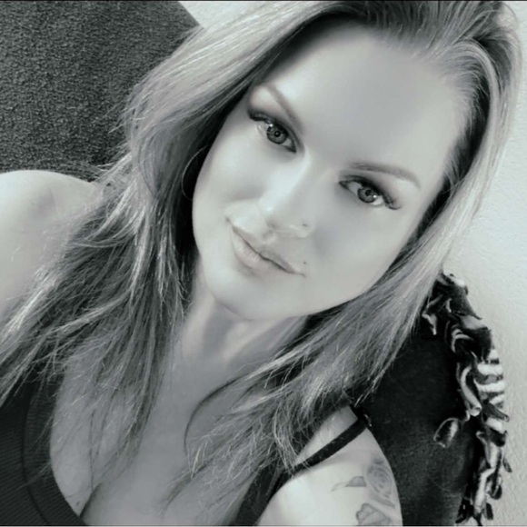 Meet your Posher, Carrie - Picture 1 of 1